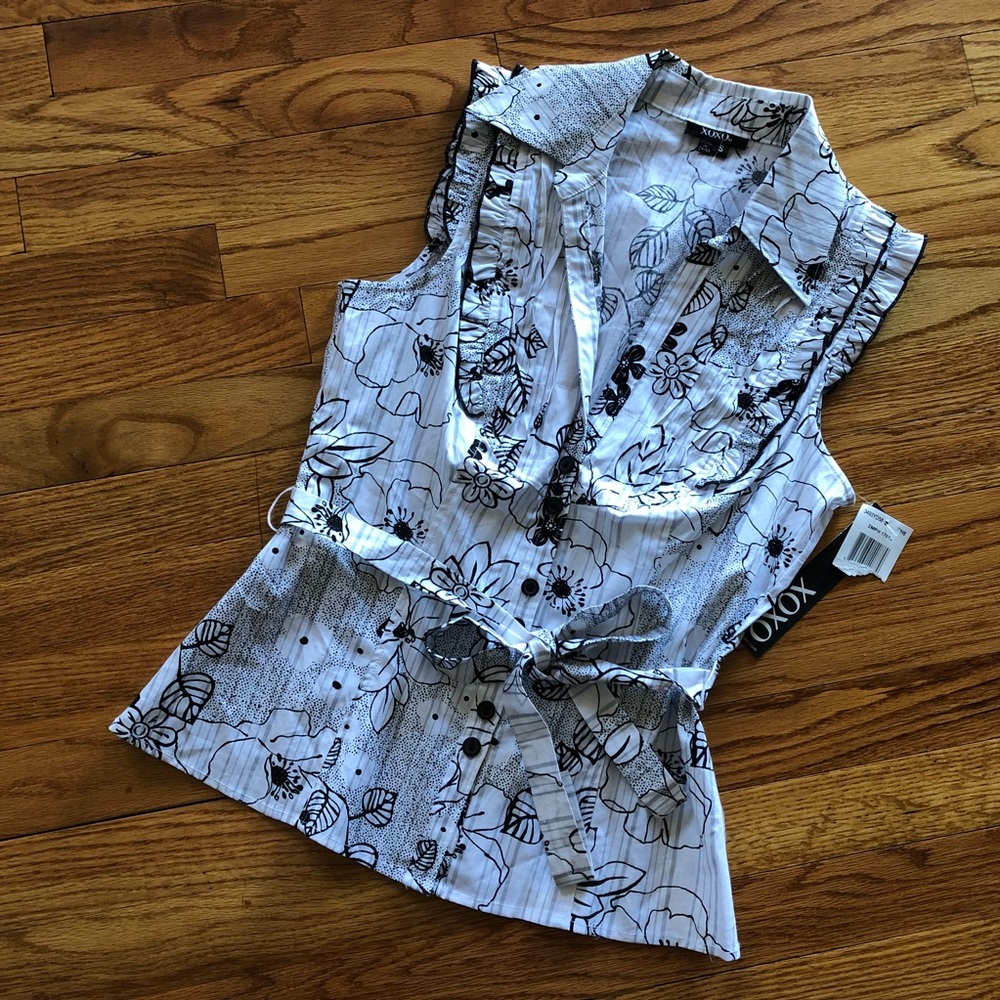 NWT XOXO Very Cute Summer Top